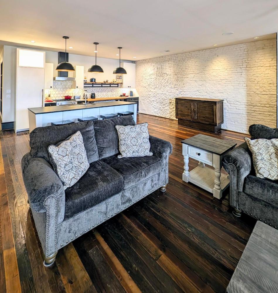 Cherry Street Luxury Apartment